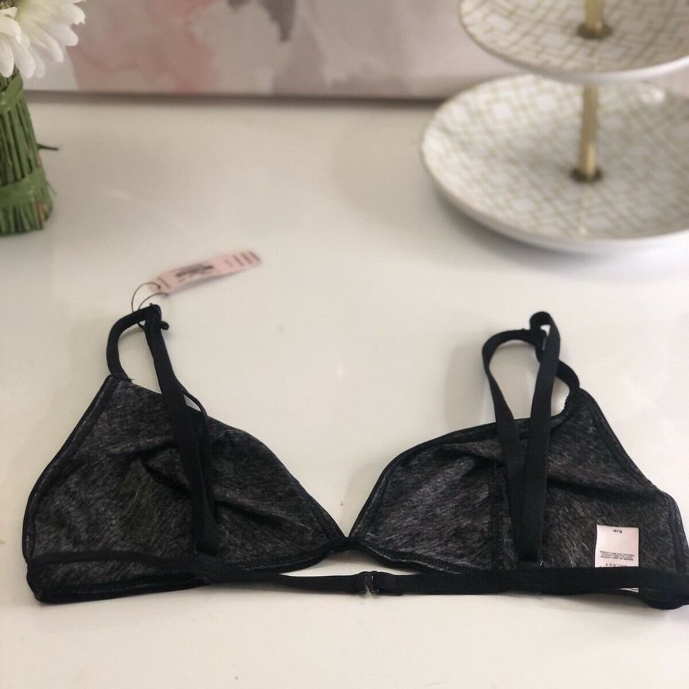 VICTORIAS SECRET BLACK BRALETTE SIZE SMALL - Picture 2 of 2